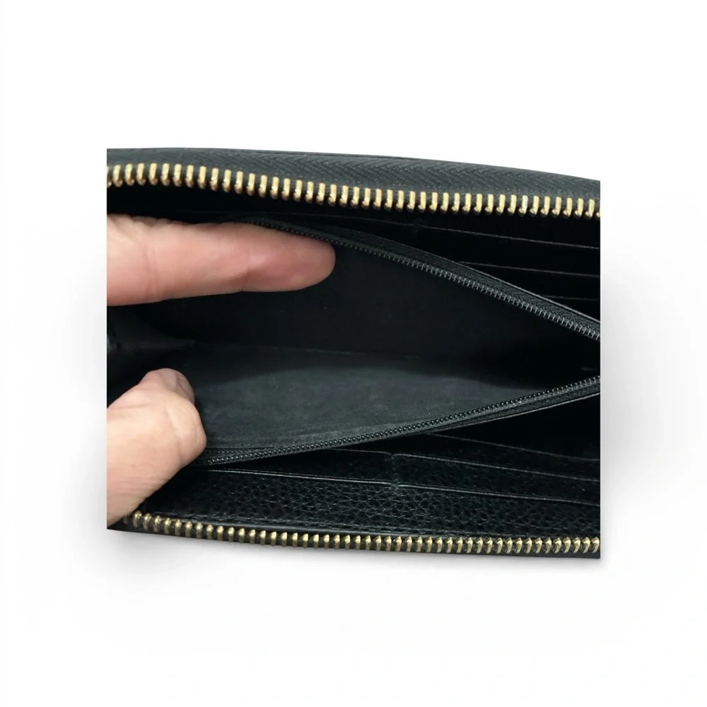 Gucci Black Pebbled Leather Zip Wallet with Gold Logo